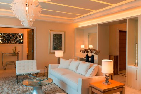 Contemporary Spa Suite - Living Room