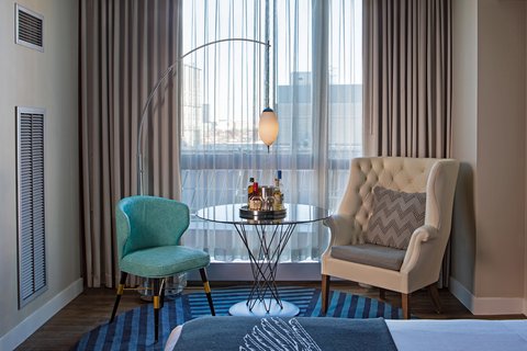 King Fabulous Guest Room - Seating Area