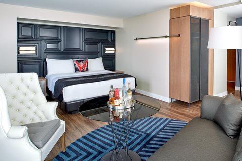 King Cool Corner Guest Room