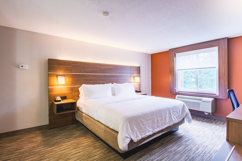 Holiday Inn Express and Suites Lincoln East – White Mountains