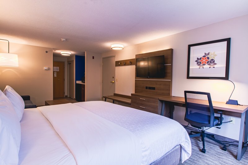 Holiday Inn Express and Suites Lincoln East – White Mountains