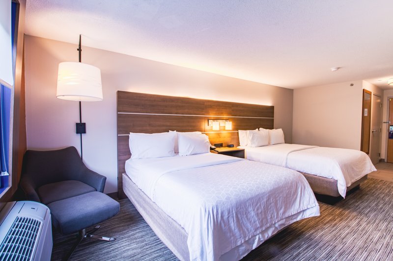 TWO QUEEN BEDS NONSMOKE