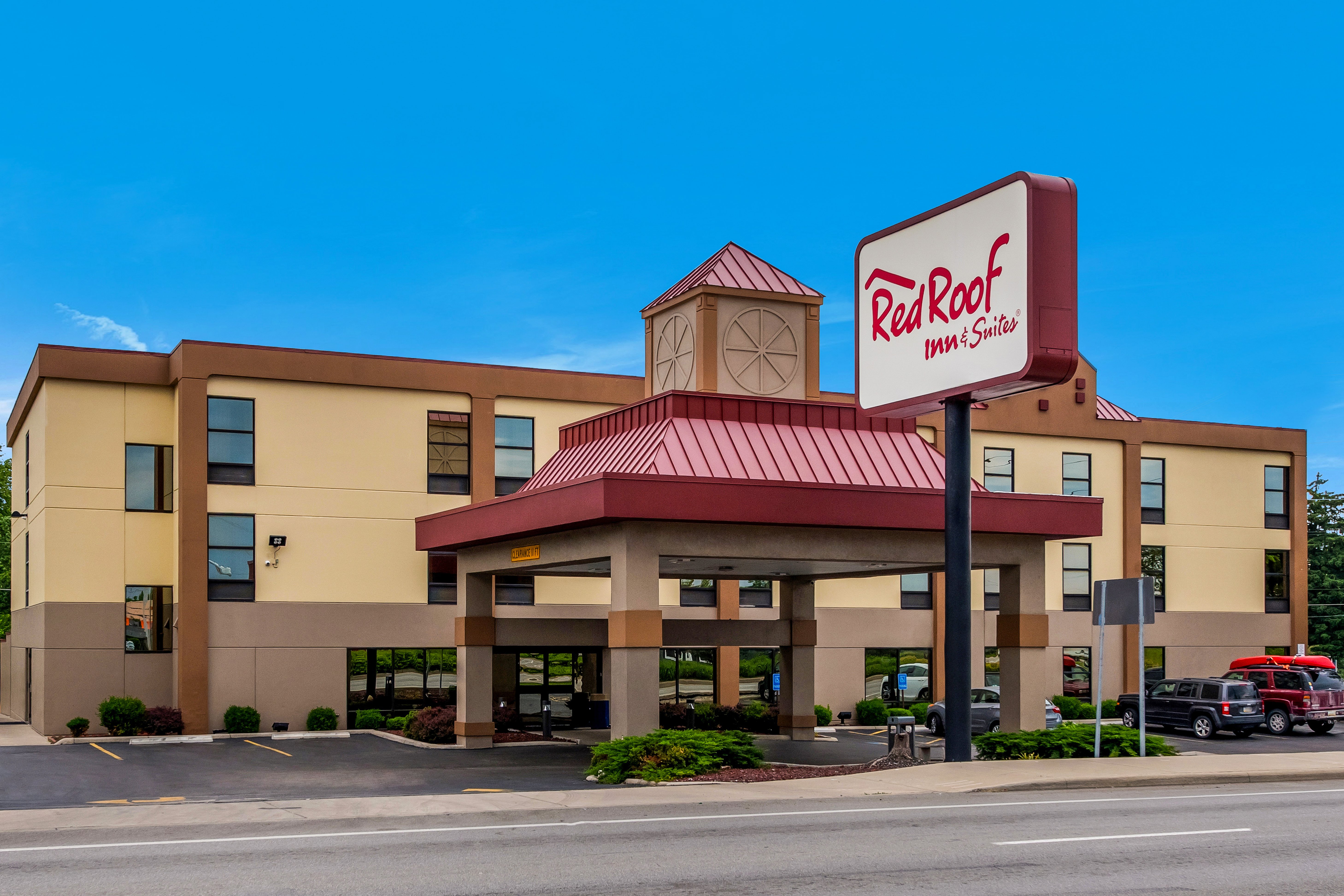 Red Roof Inn & Suites Columbus - W Broad
