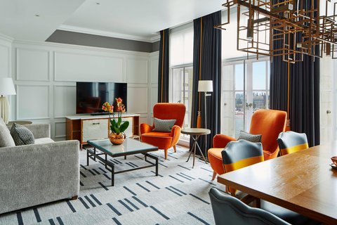 River Thames View Suite - Living Room