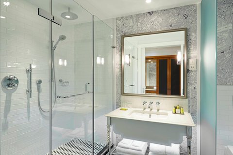 Suite Bathroom