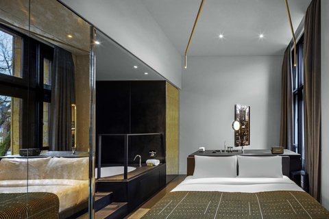 Sublime Bank King Guest Room Bathroom