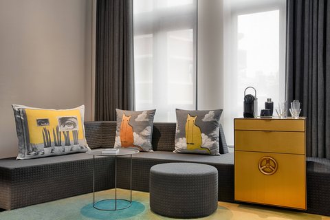 Fabulous Bank Guest Room