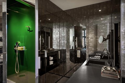 Fabulous Bank King & Fabulous Bathroom