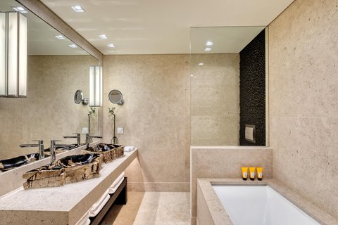 Two-Bedroom Sea View Suite - Bathroom