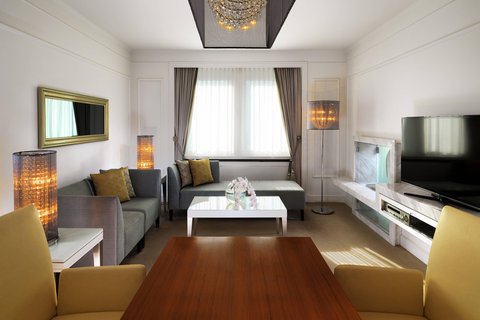 Grand Spa Suite - Living Room