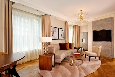 Deluxe Junior Suite - Living Area