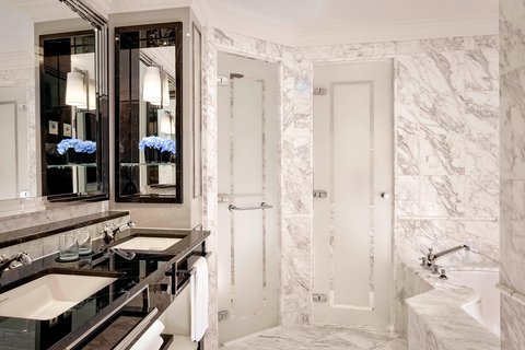 Baño de la suite Junior Deluxe - Bañera y ducha independientes