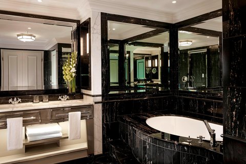 Carlton Club Suite - Bathroom
