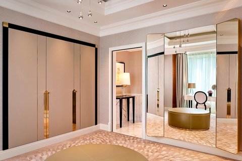 The Ritz-Carlton Suite - Dressing Room