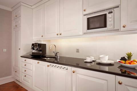 The Ritz-Carlton Suite - Kitchenette