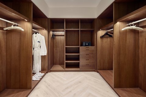 Presidential Suite - Closet