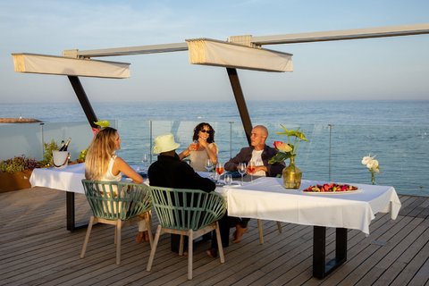 E-WOW Terrace