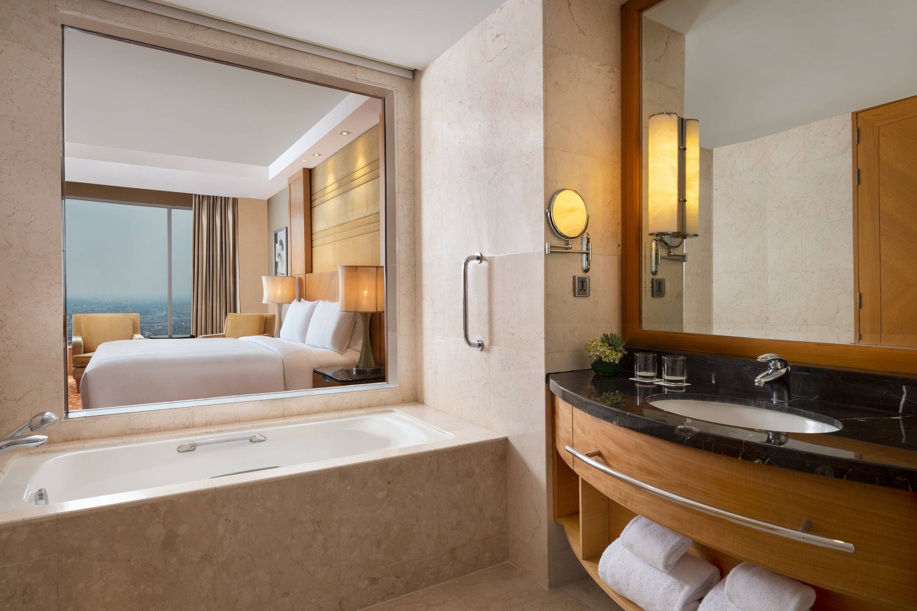 JW Marriott Hotel Medan Room Type - Deluxe King, Deluxe Guest room, 1 King, City view