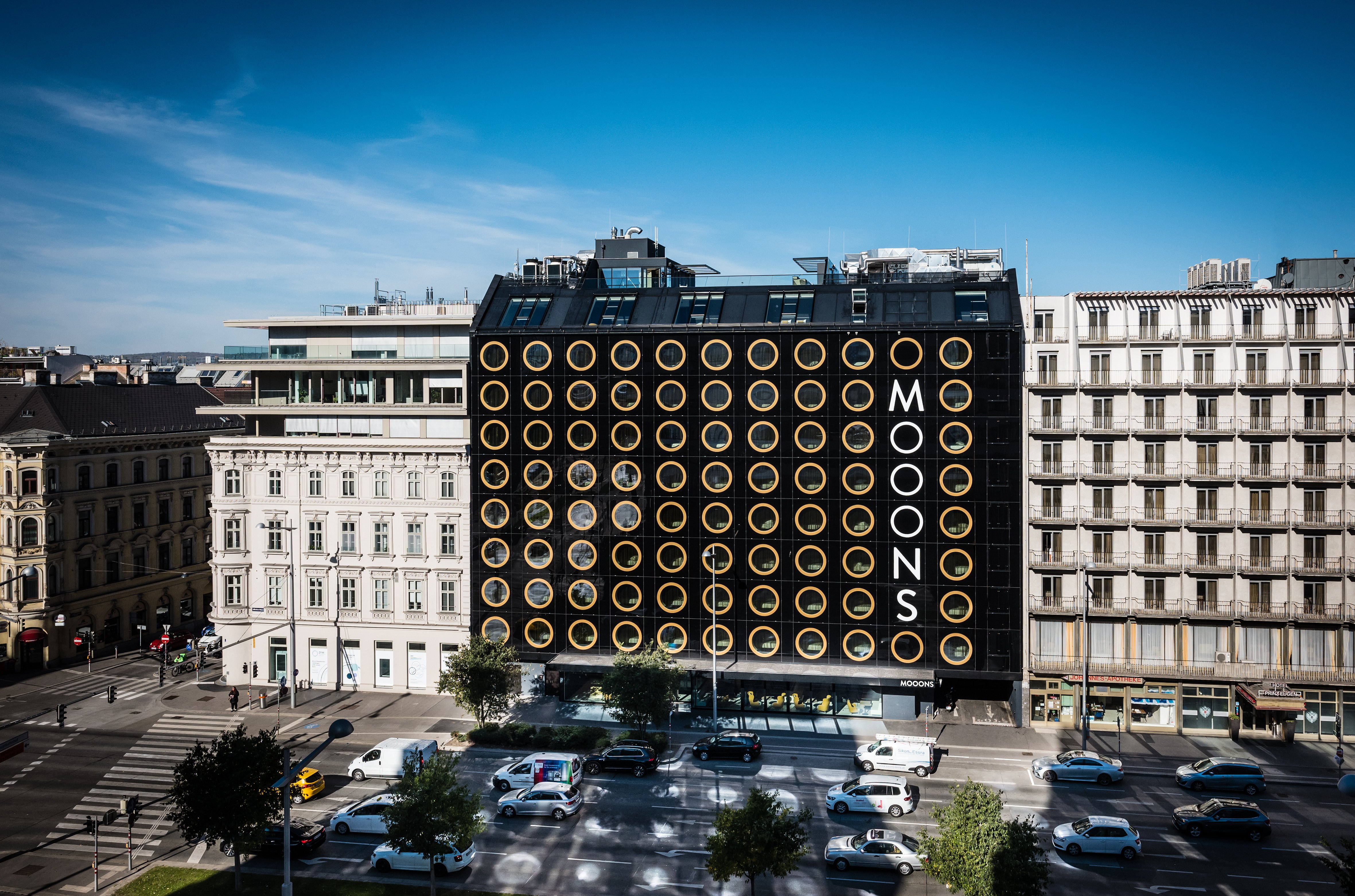 MOOONS Hotel
