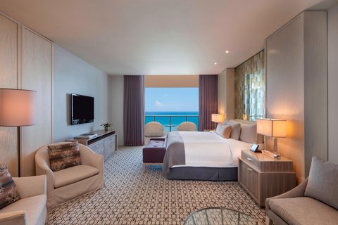 Royal Oceanfront Suite - Master Bedroom