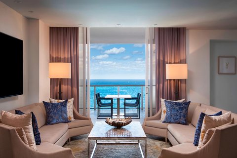 Sky Palace Suite - Living Room