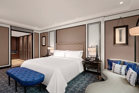 King One-Bedroom Royal Club Suite