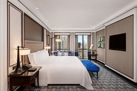King One-Bedroom Royal Club Suite