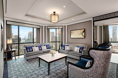 One-Bedroom Royal Club Suite - Living Room