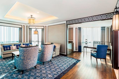 Royal Club Suite - Living Room