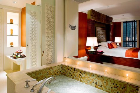 Royal Pimai Theme Suite - Bathroom