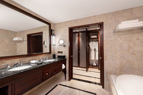 Suite Bathroom