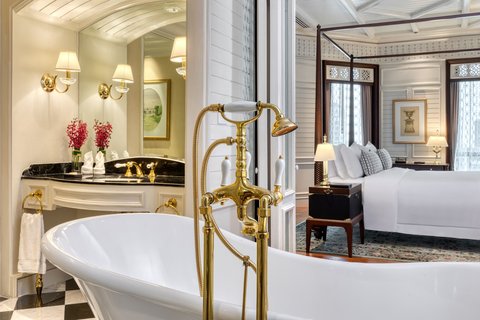 Two-Bedroom Vimarn Siam Suite Bathroom