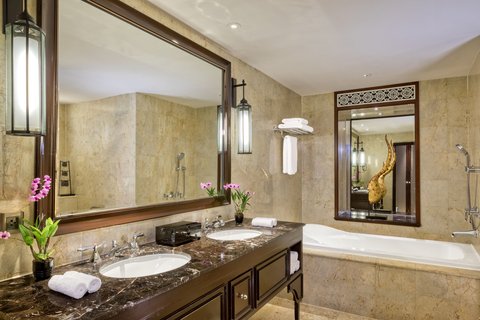 Suite Bathroom