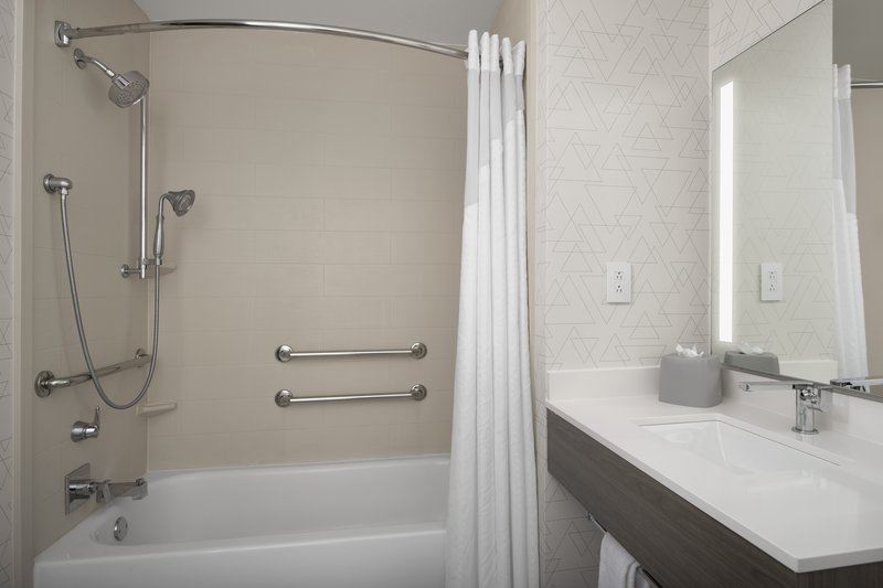 HOLIDAY INN EXP CLINTON KNOXVI