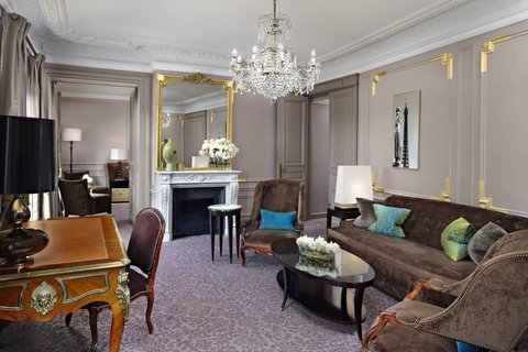 Ambassador Suite - Living Room