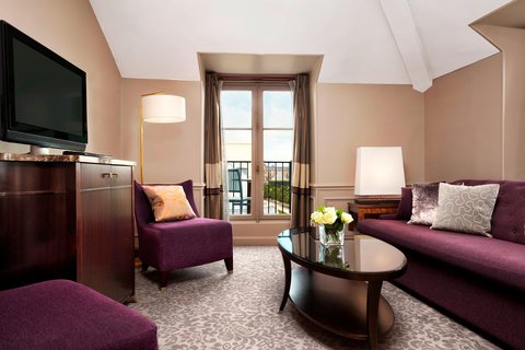 Junior Suite with a View - Living Room