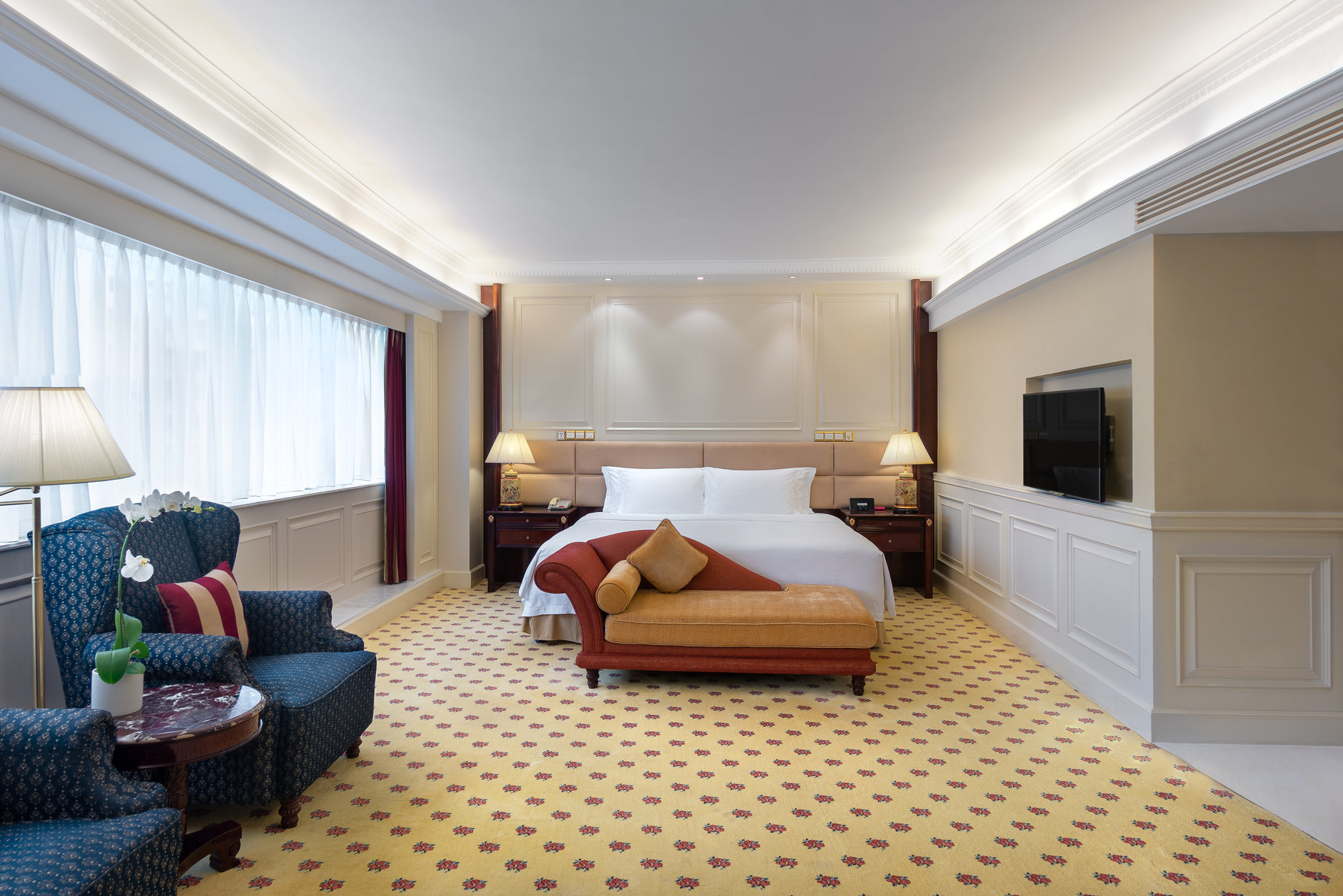 Crowne Plaza Hotel & Suites Landmark Shenzhen Room Type - 1 King Junior Suite High Floor Living And Dining Areas Crowne Plaza Hotel & Suites Landmark Shenzhen Room Type - 1 King Junior Suite High Floor Living And Dining Areas