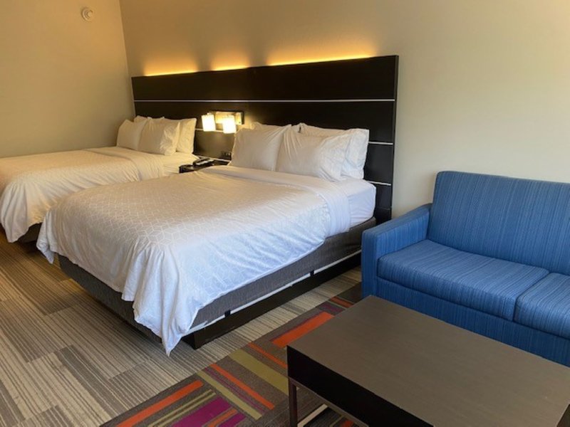Holiday Inn Express and Suites Warrensburg North