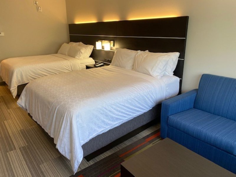 Holiday Inn Express and Suites Warrensburg North