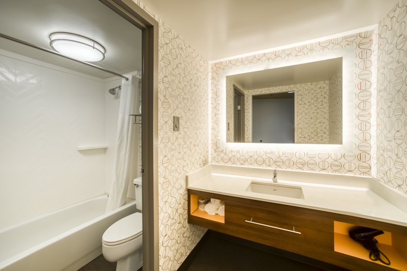 HOLIDAY INN DOWNTOWN HIST DIST