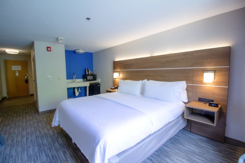 Holiday Inn Express and Suites Lincoln East – White Mountains