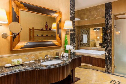 Luxury Suite Bathroom