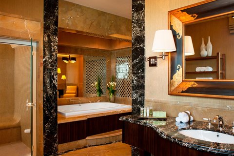 Hammam, Jacuzzi, Bose sound system