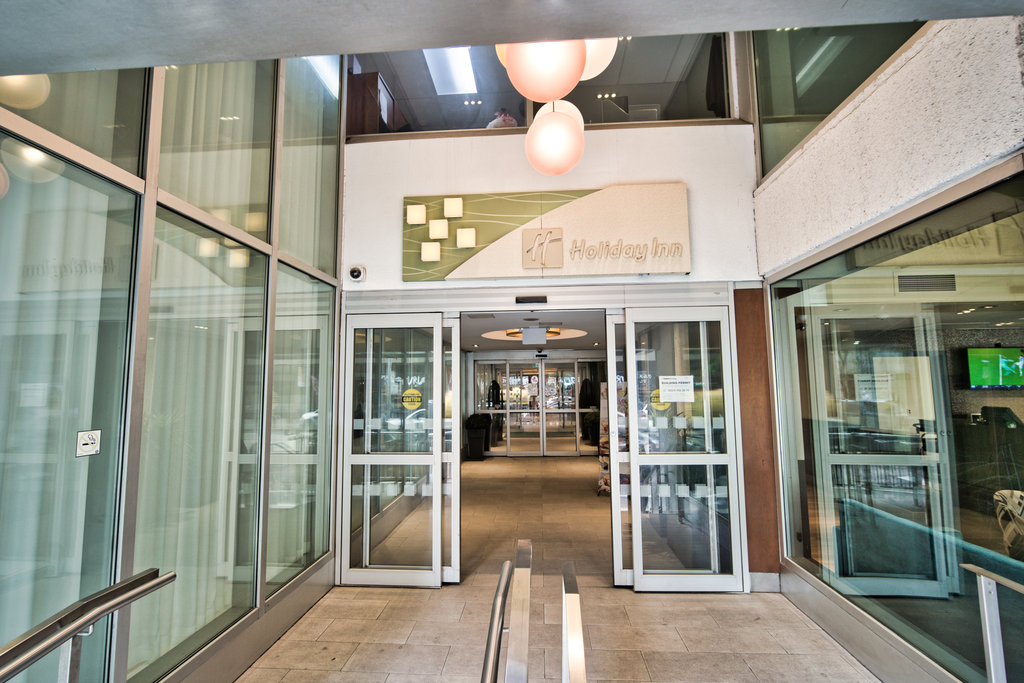 Welcome to the Holiday Inn Toronto downtown 