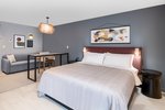 1 King 1 Bdrm Oversized Suite Balcony