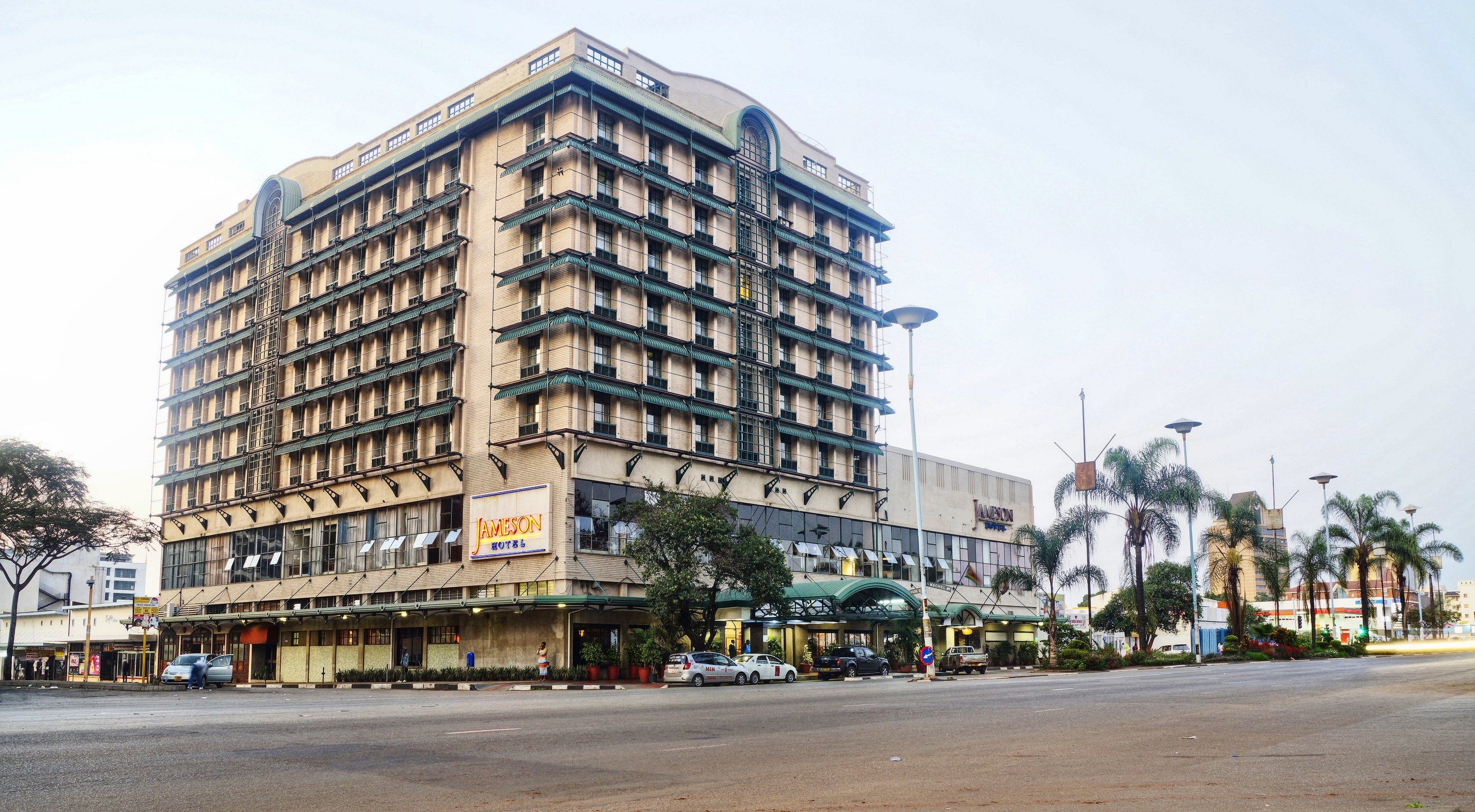 Cresta Jameson Hotel