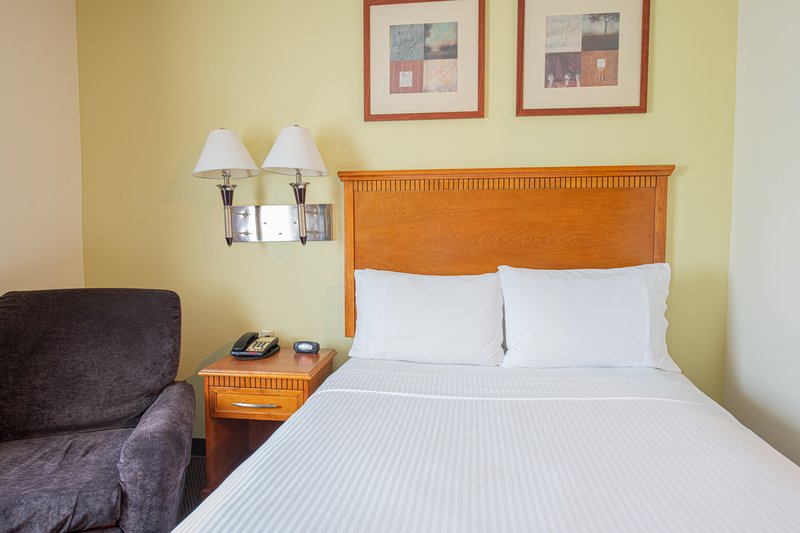 1 QUEEN BED STUDIO SUITE NONSMOKING