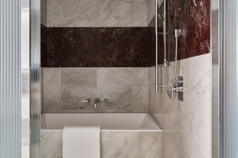 Studio Suite Bathroom