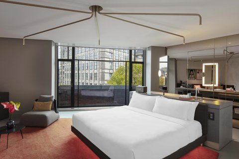 King Cool Corner Exchange Suite
