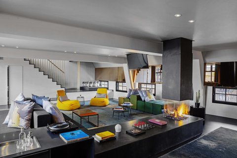 Extreme WOW Bank One-Bedroom Suite